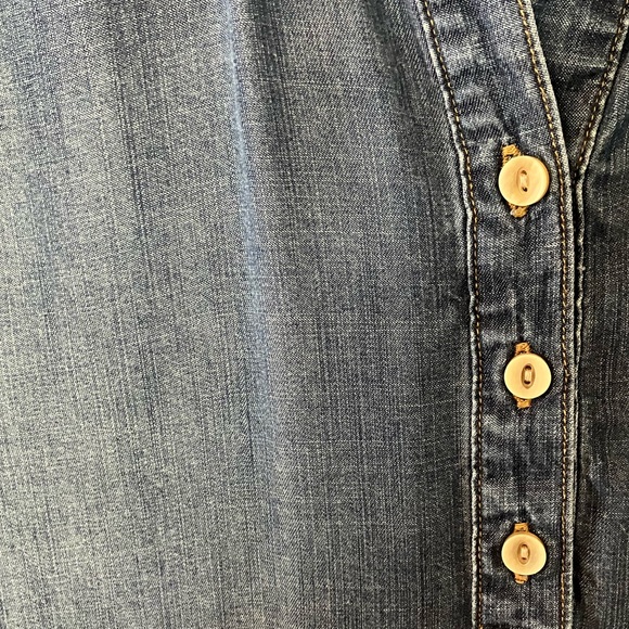 Cloth & Stone 💖 Cute denim top. EUC from Anthropologie. - Picture 5 of 14